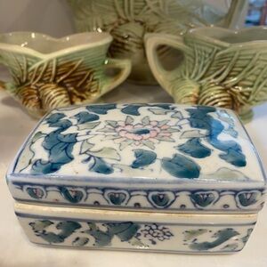 Floral Chinoiserie Porcelain Trinket Box & Lid.  Chinese Lotus. Stamped. VTG